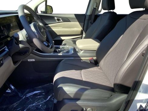 New 2026 Kia Carnival FWD image 12