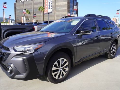 Used 2025 Subaru Outback Premium AWD/4WD image 5
