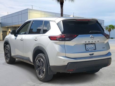 Used 2024 Nissan Rogue SV FWD image 4