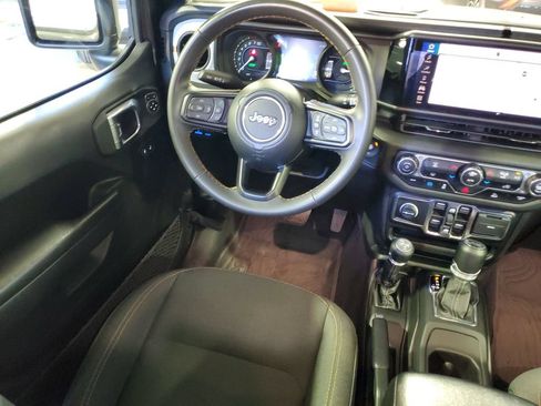 Used 2024 Jeep Wrangler Unlimited AWD/4WD image 14