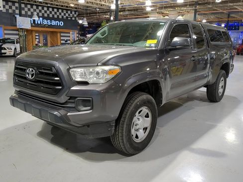 Used 2017 Toyota Tacoma SR w/ SR Convenience Package image 1