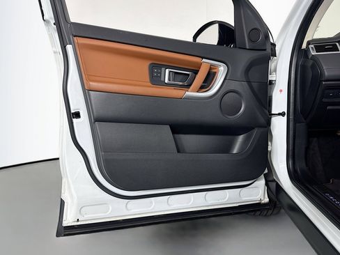 Used 2017 Land Rover Discovery Sport HSE Luxury image 21