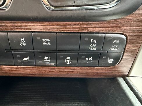 Used 2019 RAM 1500 Laramie AWD/4WD image 18
