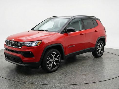 Used 2025 Jeep Compass Limited image 3