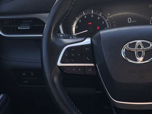 Used 2024 Toyota Highlander LE image 13