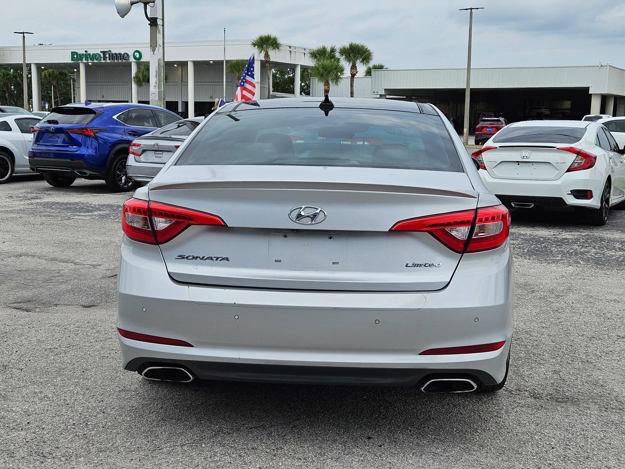 Used 2015 Hyundai Sonata Limited w/ Option Group 06 FWD image 6