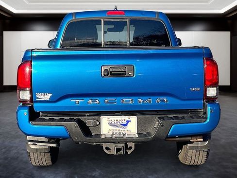 Used 2018 Toyota Tacoma TRD Sport image 4