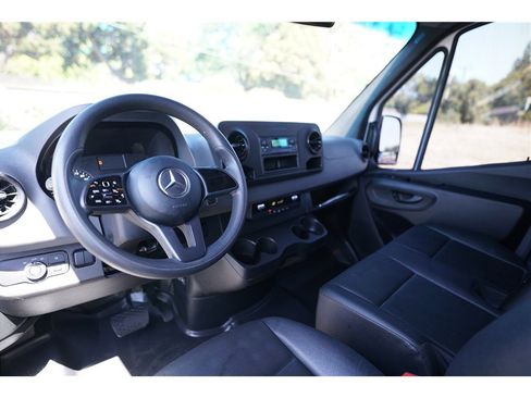 Used 2021 Mercedes-Benz Sprinter 2500 image 15