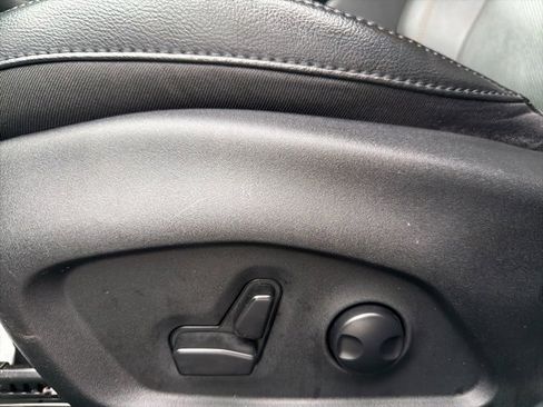 Used 2023 Jeep Compass Limited image 17