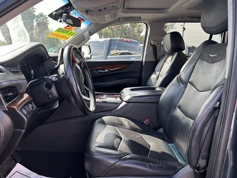 Used 2019 Cadillac Escalade Luxury RWD image 10