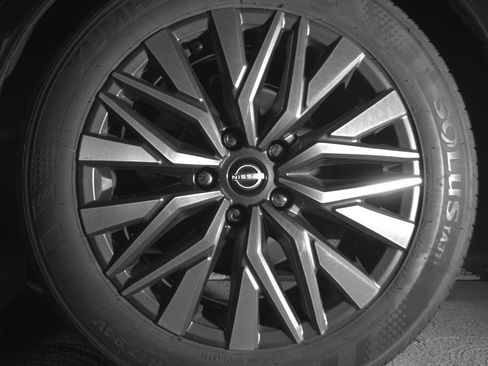 Used 2025 Nissan Altima 2.5 SV FWD image 14