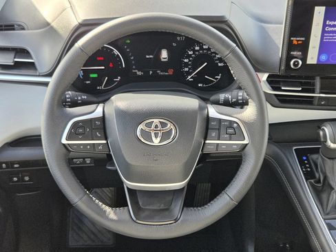 Used 2026 Toyota Sienna XLE FWD image 15