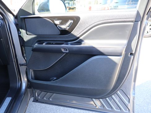 Used 2022 Lincoln Aviator AWD w/ Premium Package image 10