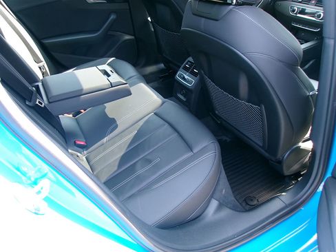 Used 2021 Audi A4 2.0T Premium image 11