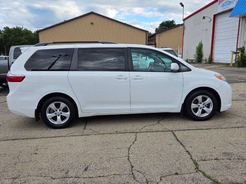 Used 2017 Toyota Sienna LE FWD image 4