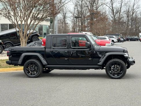 Certified 2025 Jeep Gladiator Sport image 5