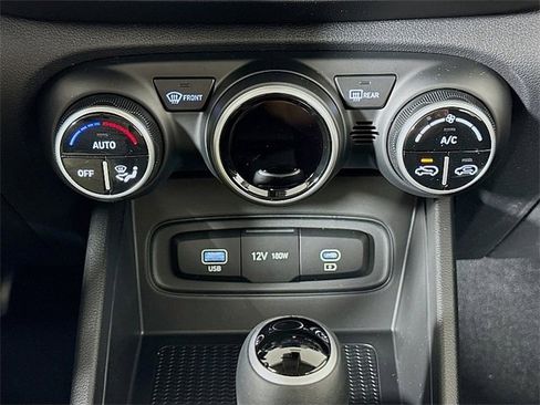 Used 2025 Hyundai Venue SEL image 15