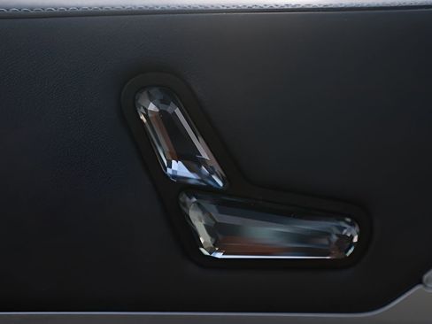 Used 2023 BMW 760i xDrive w/ Luxury Rear Seating Package image 27