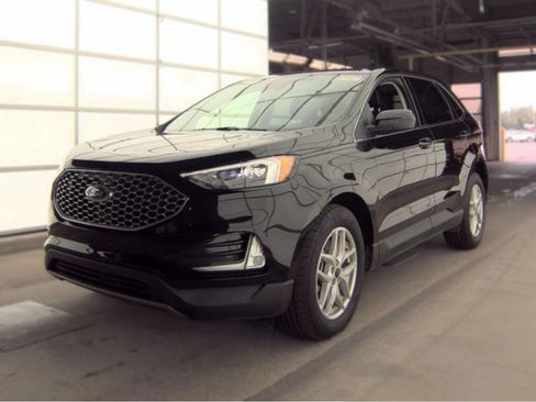 Used 2024 Ford Edge SEL w/ Convenience Package AWD/4WD image 2