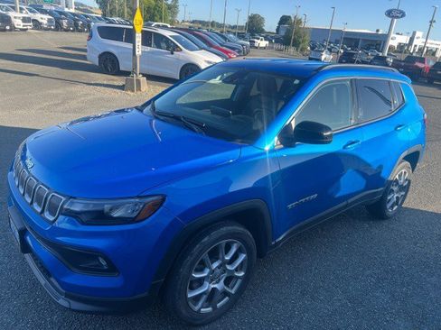 Used 2022 Jeep Compass Latitude AWD/4WD image 1