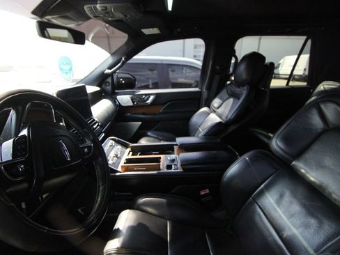 Used 2018 Lincoln Navigator Reserve w/ Technology Package AWD/4WD image 13