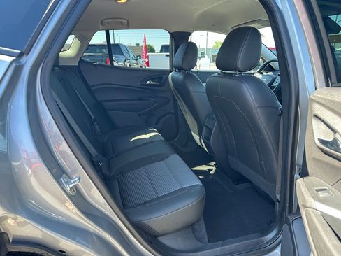 Certified 2025 Chevrolet Trax LT FWD image 17