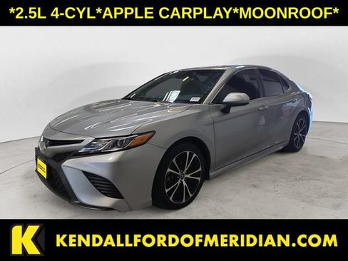 Used 2020 Toyota Camry SE FWD image 1