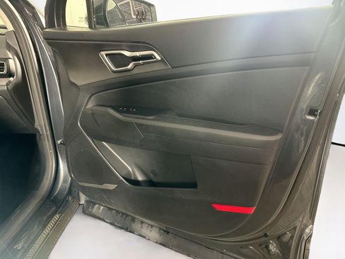 Used 2025 Kia Sportage LX FWD image 30