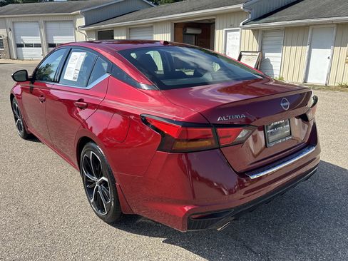 Used 2023 Nissan Altima 2.5 SR FWD image 7