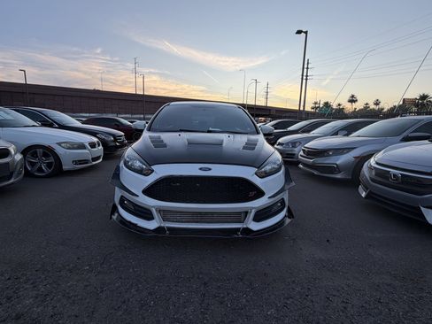 Used 2018 Ford Focus ST FWD image 2