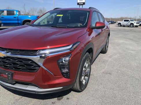 Used 2025 Chevrolet Trax LT w/ LT Convenience Package FWD image 15