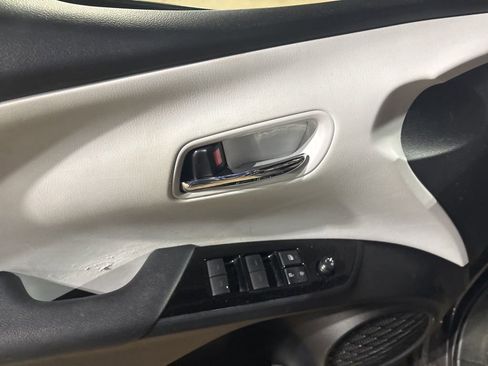 Used 2019 Toyota Prius Prime Premium image 12