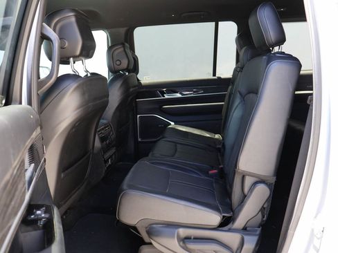 Used 2022 Jeep Wagoneer Series III AWD/4WD image 10