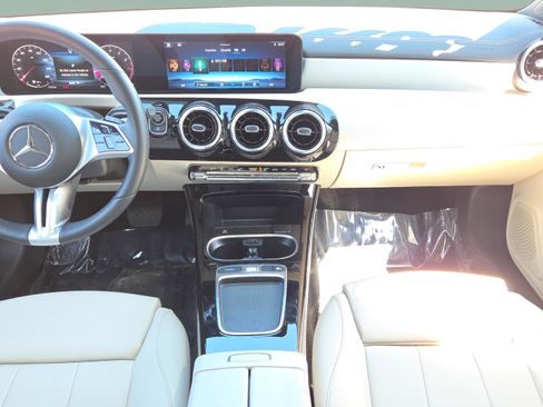 Used 2025 Mercedes-Benz CLA 250 image 36