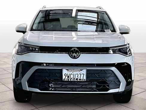 Certified 2025 Volkswagen Taos SE AWD/4WD image 3