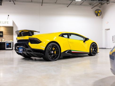 Used 2018 Lamborghini Huracan Performante image 4