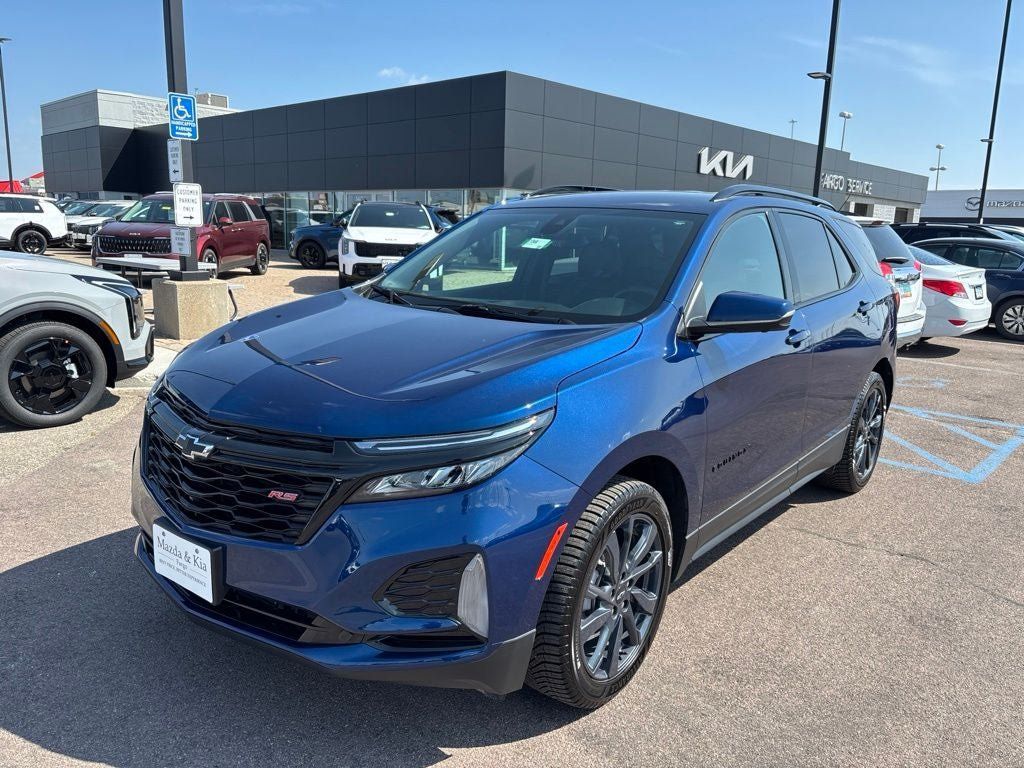 Used 2023 Chevrolet Equinox RS w/ RS Leather Package AWD/4WD image 1