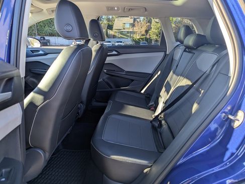 Certified 2022 Volkswagen Taos SE image 28