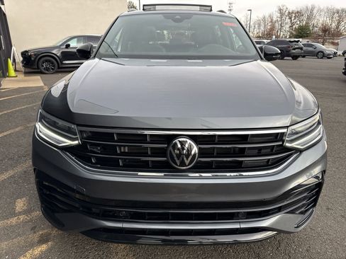Used 2023 Volkswagen Tiguan SE R-Line image 1