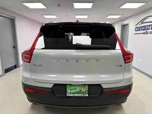 Used 2022 Volvo XC40 T5 R-Design w/ Climate Package AWD/4WD image 7