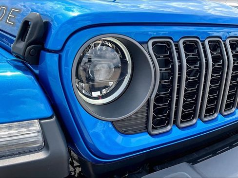 New 2025 Jeep Gladiator Sport AWD/4WD image 16