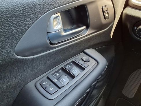 New 2026 Chrysler Pacifica Select image 10