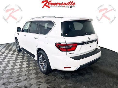 Used 2024 Nissan Armada SL w/ Captain's Chairs Package image 5