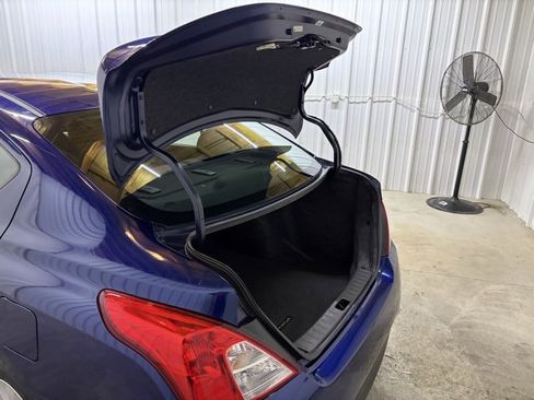 Used 2018 Nissan Versa SV image 9