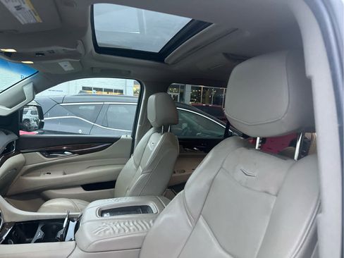 Used 2017 Cadillac Escalade Luxury image 7