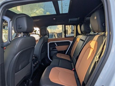 Used 2024 Land Rover Defender 110 X-Dynamic SE image 7