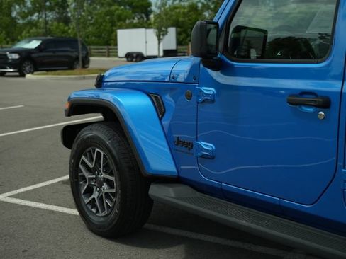New 2026 Jeep Wrangler Unlimited Sahara AWD/4WD image 34