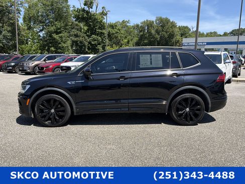 Used 2021 Volkswagen Tiguan SE FWD image 2