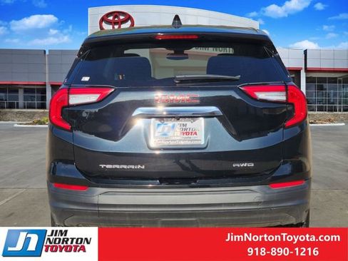 Used 2024 GMC Terrain SLE image 6