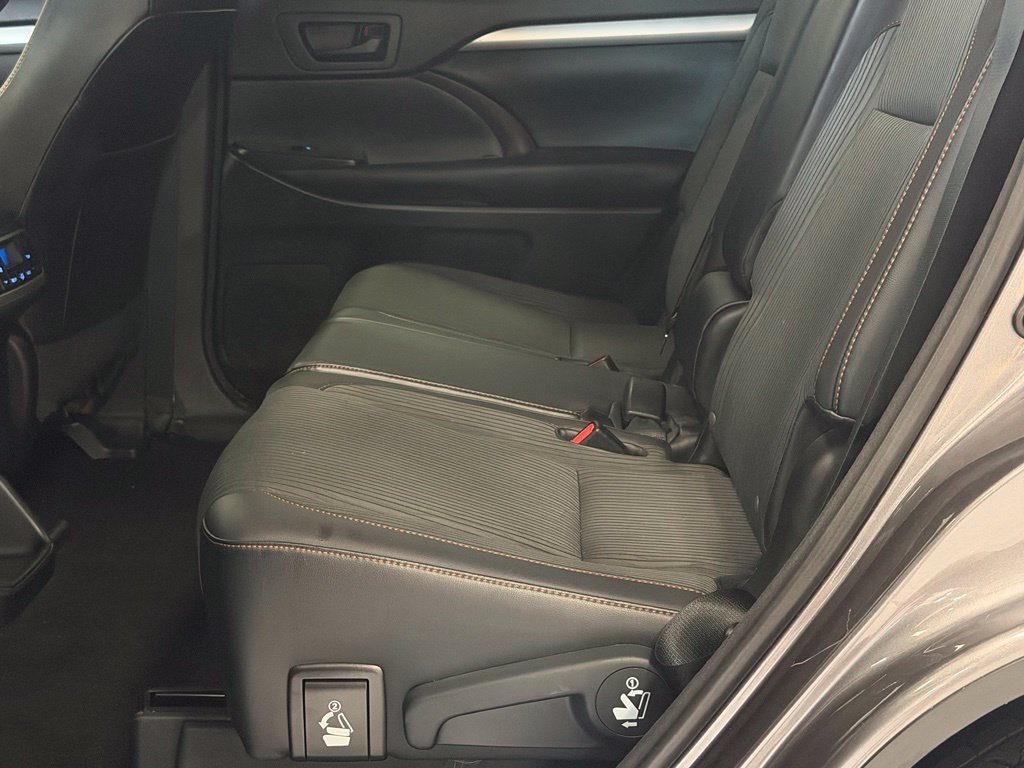 Used 2015 Toyota Highlander LE AWD/4WD image 22